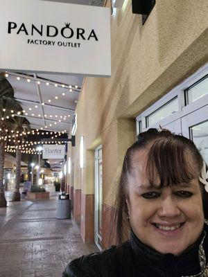 @Pandora N Premium Outlet Mall; 12/3/2023.A few days before I went 2Shop inside this Pandora LV Store.We finished Dinner@CCF & it was Cold!!