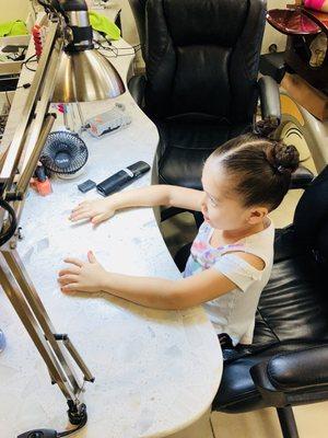 Jazmin getting her mani with Lili