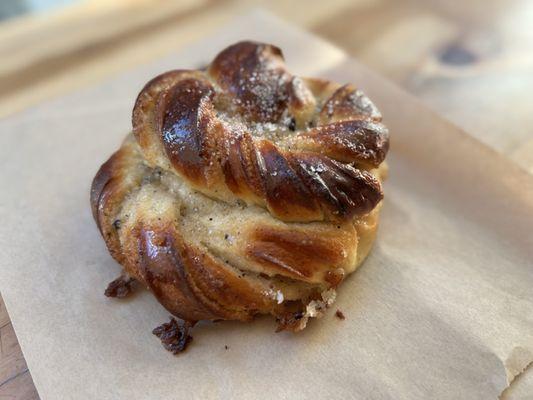 CARDAMOM BUN