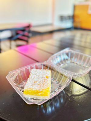 Yummy Lemon Bar | www.moniquedao.com