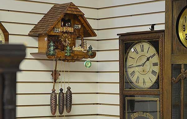 Cuckoo clock with weights