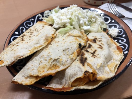 Empanadas de mole amarillo