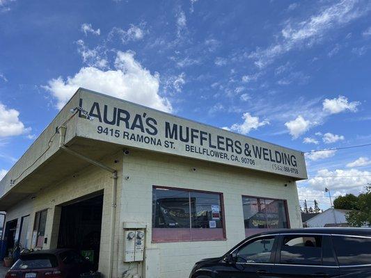 Laura's Mufflers & Cooling