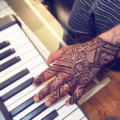 Men can get henna too!