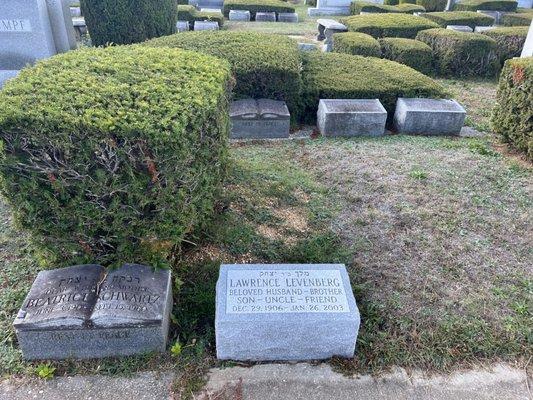 My Uncle Larry's headstone. I know he would be proud of me for doing this for him. Thanks Jeffrey!