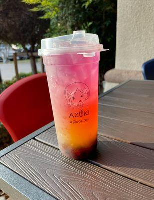 Mango Galaxy, 25% sweet, with classic boba.