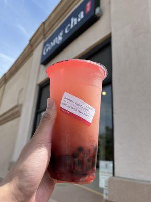 Large Strawberry Yogurt with white pearls and pearls