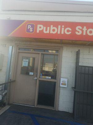 This public storage is the worst. It is not a five star, that is absolutely faulst. They are a rip off.  Don't rent from them.