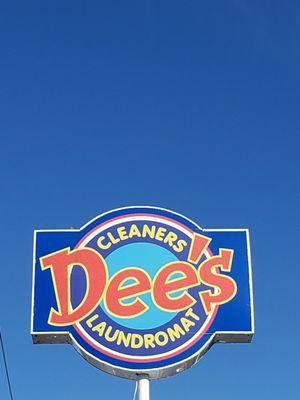 Dee's Cleaners & Laundromat