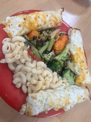 Vegetables/ Mac and Cheese/ cheesy bread