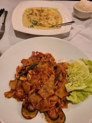 Seafood drunken noodle