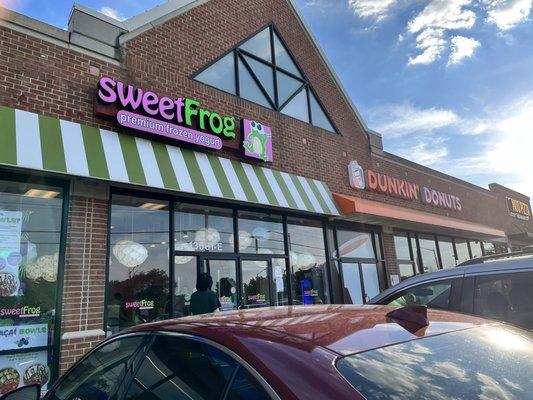 The front of Sweetfrog.