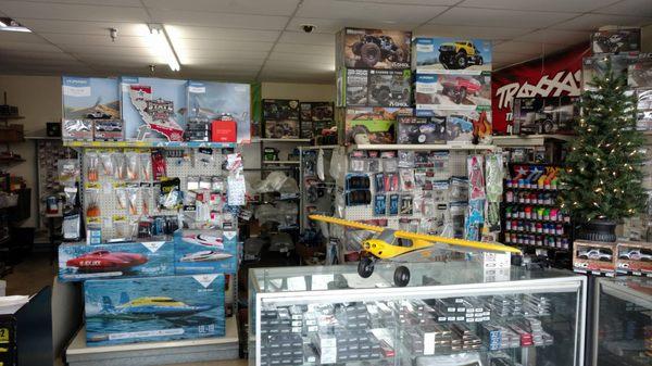 RC Shop - From backyard bashers to race kits to crawlers - Traxxas, Team Associated, Team Losi, Axial and many more popular brands.