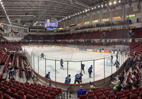 A wide open arena with sight line from anywhere on the concourses.