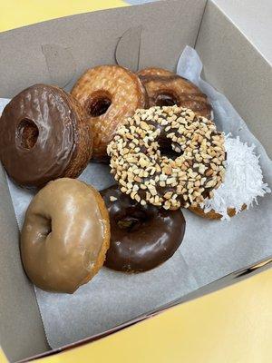 Cronuts and donuts so yummmy and fresh !!