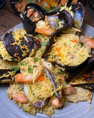 Seafood paella