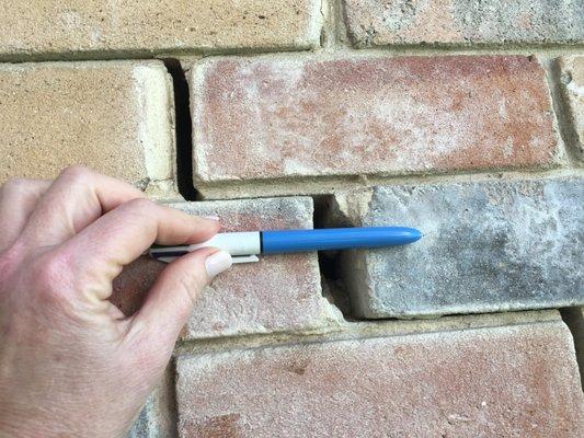 EXTERIOR CRACK IN BRICK MORTAR