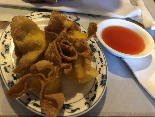 8 Crab Rangoon & that delish sauce!!