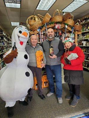 Olaf visits and buys wine @midislandwines