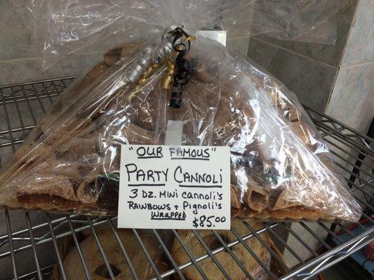 Giant party cannoli - what an awesome idea!