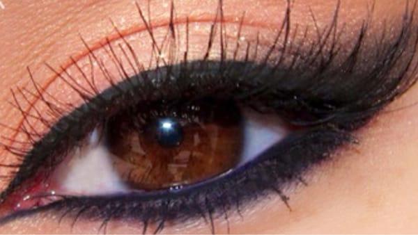 Natural looking eyelash extensions