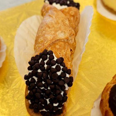 Large Cannoli