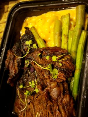 Ribeye, mac and cheese, asparagus