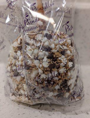 Packaged s'mores and snowflake sprinkle apple