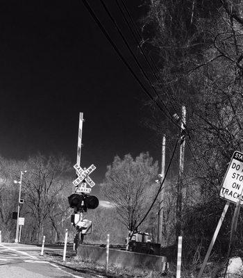 InterSection~~~(North White Plains' Metro North Tracks)