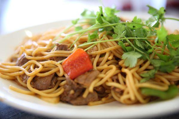 69. Mi Xao Bo (Stir Fried Beef with Spaghetti Noodles)