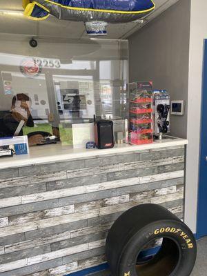 Devonaire Service and Tire