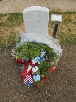 My father's site...with a temporary stone until they have a chance to do the traditional engraving.