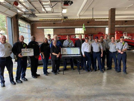 Dickey's Savannah giving back to Fire Department