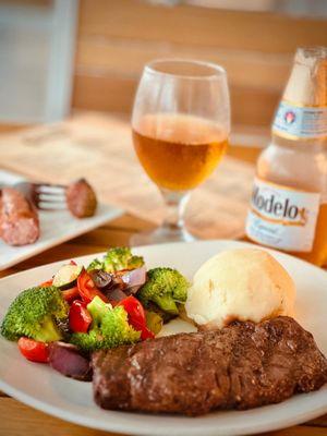 Skirt steak with mashed potatoes