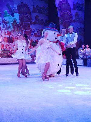 Christmas on Ice! It's FROSTY!