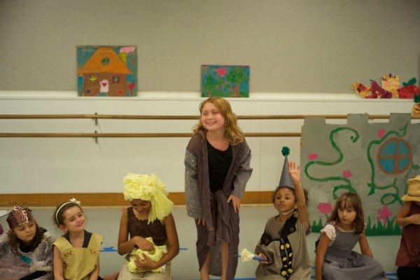 Make costumes and sets in Creative Drama Camp!