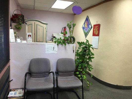 This is Dr. Han's clinic.  Clean, comfort, professional.