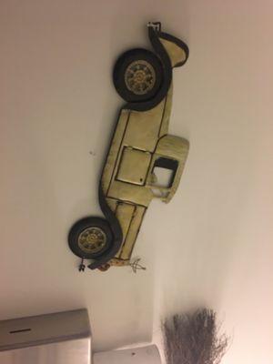 Love the old car memorabilia in the bathroom