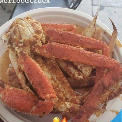 Crab legs with bomb sauce