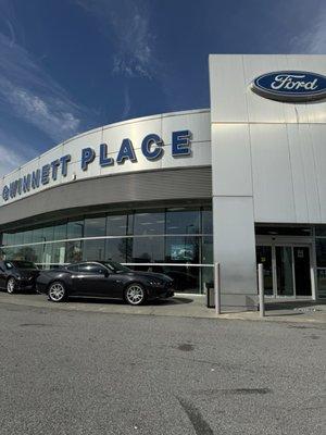 Front entrance to Gwinnett Ford