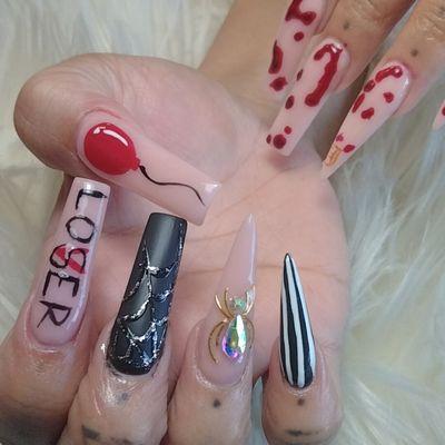 It / Bloody nails