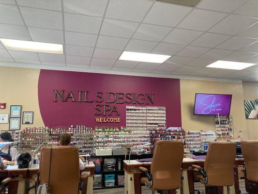 Nail bar