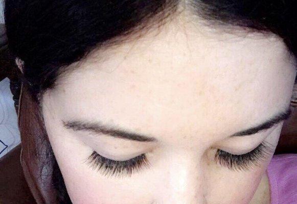 Julie Norris fabulous eyelash extensions. Glamorous yet still natural looking!