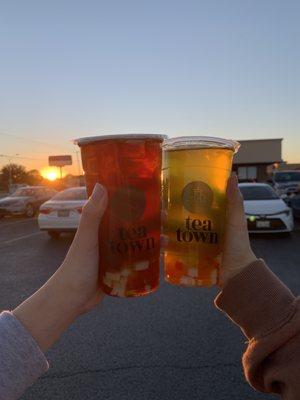 left: Mango Strawberry Black Tea with Rainbow Jelly right: Green Apple Lychee Green Tea with Rainbow Jelly