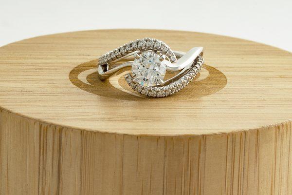 Seduction engagement ring