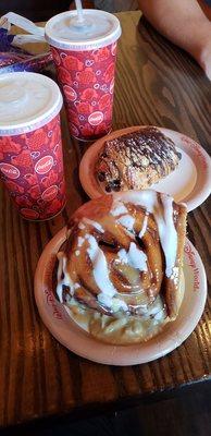 Cinnamon Roll & Chocolate Croissant