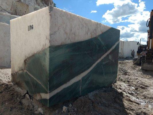 Elegant photo of an Emerald quartzite