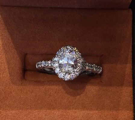 This is the beautiful Verragio Classic V908 Oval Halo!