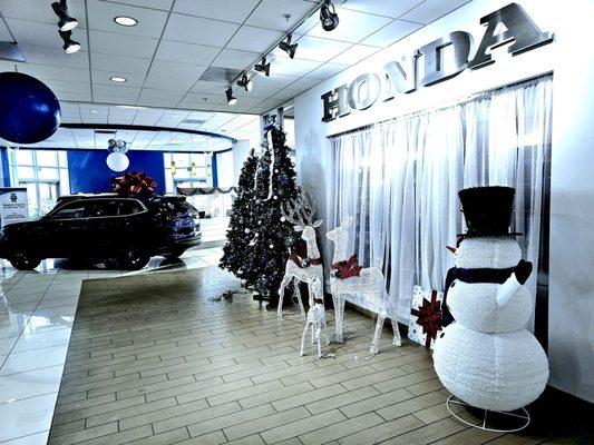 The season of joy and giving. There are plenty of hugs to go around. Happy holidays here at Long Beach Honda!