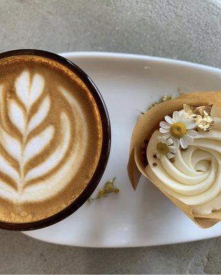 Cortado and Cupcake